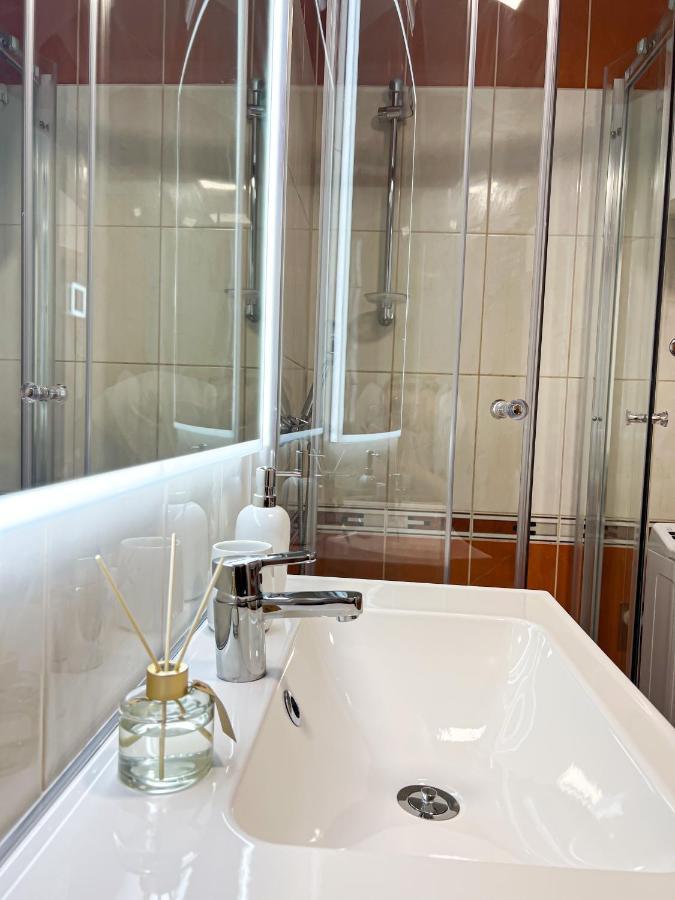 Holiday Star Apartment โตรกีร์ ภายนอก รูปภาพ
