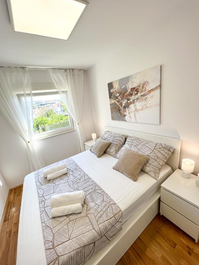 Holiday Star Apartment โตรกีร์ ภายนอก รูปภาพ