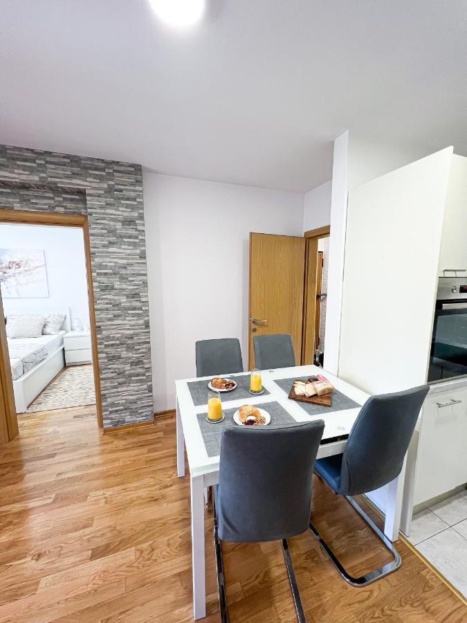 Holiday Star Apartment โตรกีร์ ภายนอก รูปภาพ