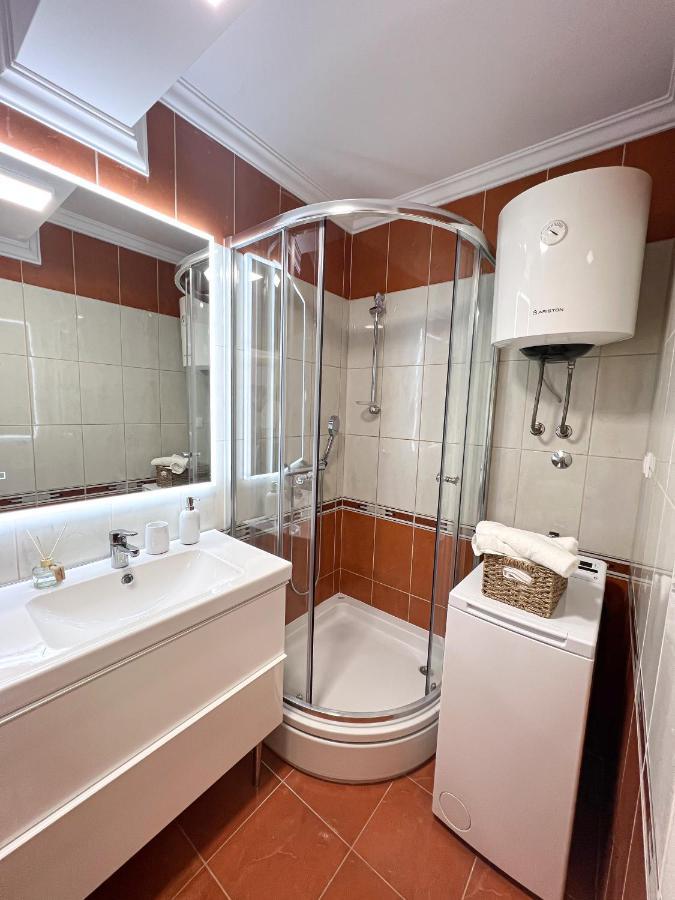 Holiday Star Apartment โตรกีร์ ภายนอก รูปภาพ