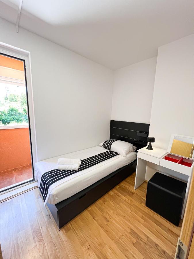 Holiday Star Apartment โตรกีร์ ภายนอก รูปภาพ