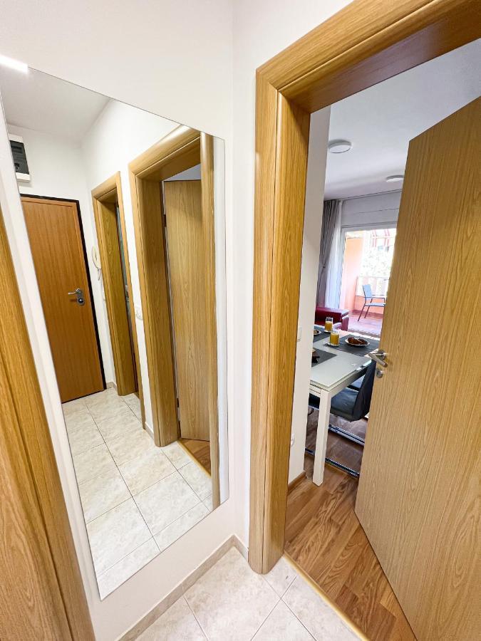 Holiday Star Apartment โตรกีร์ ภายนอก รูปภาพ