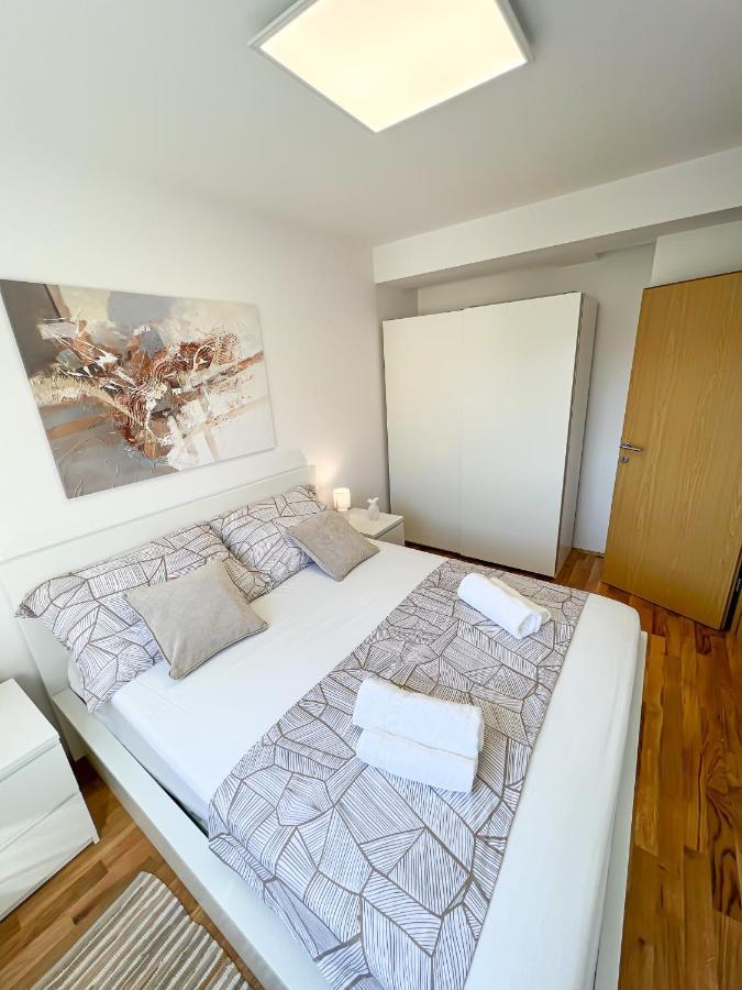 Holiday Star Apartment โตรกีร์ ภายนอก รูปภาพ