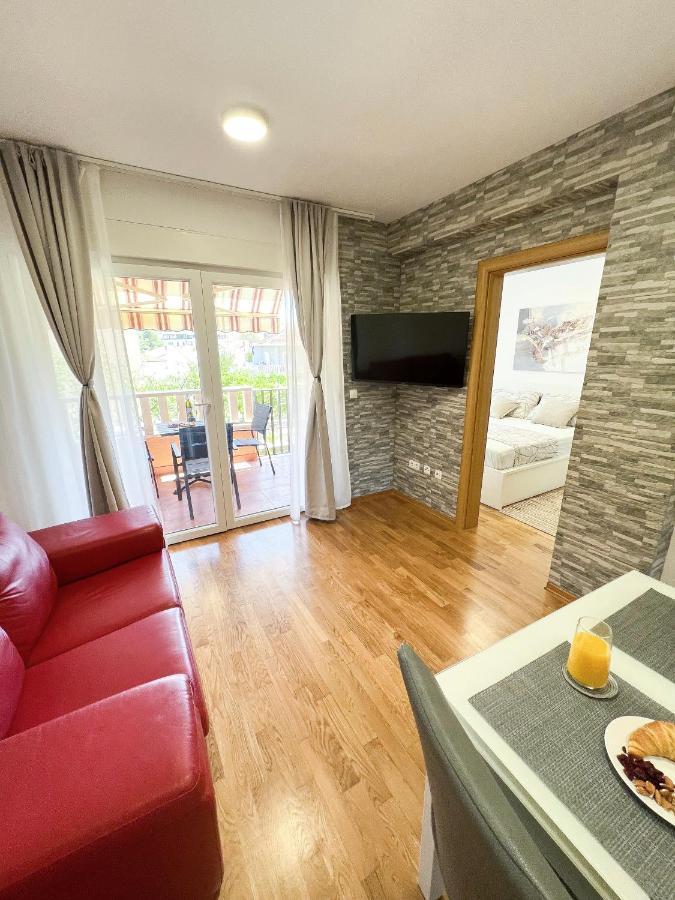 Holiday Star Apartment โตรกีร์ ภายนอก รูปภาพ