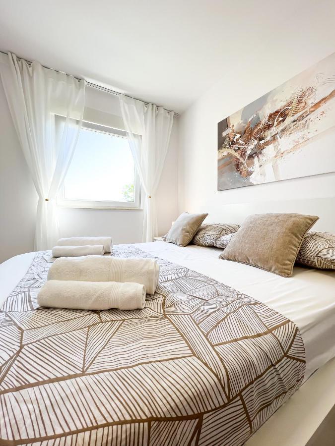 Holiday Star Apartment โตรกีร์ ภายนอก รูปภาพ