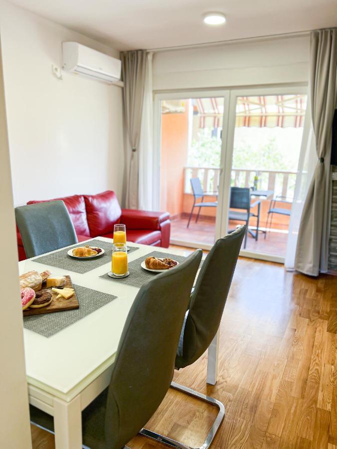 Holiday Star Apartment โตรกีร์ ภายนอก รูปภาพ
