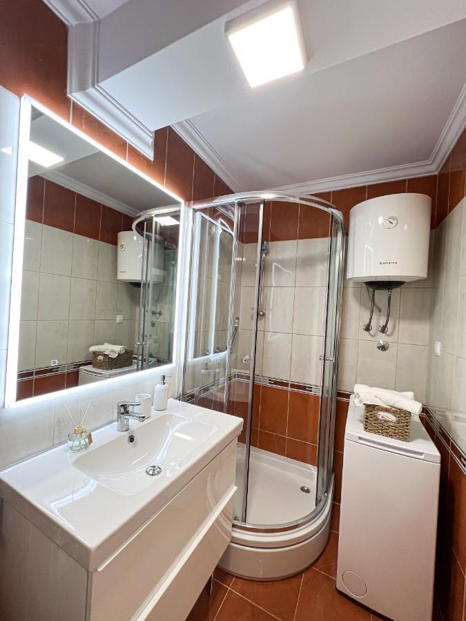 Holiday Star Apartment โตรกีร์ ภายนอก รูปภาพ